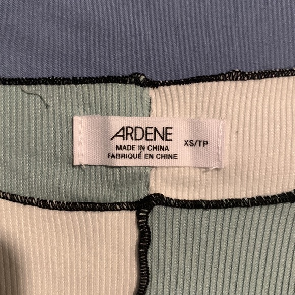 White & Green Colour-block Longsleeve Crop-Top - Picture 3 of 3